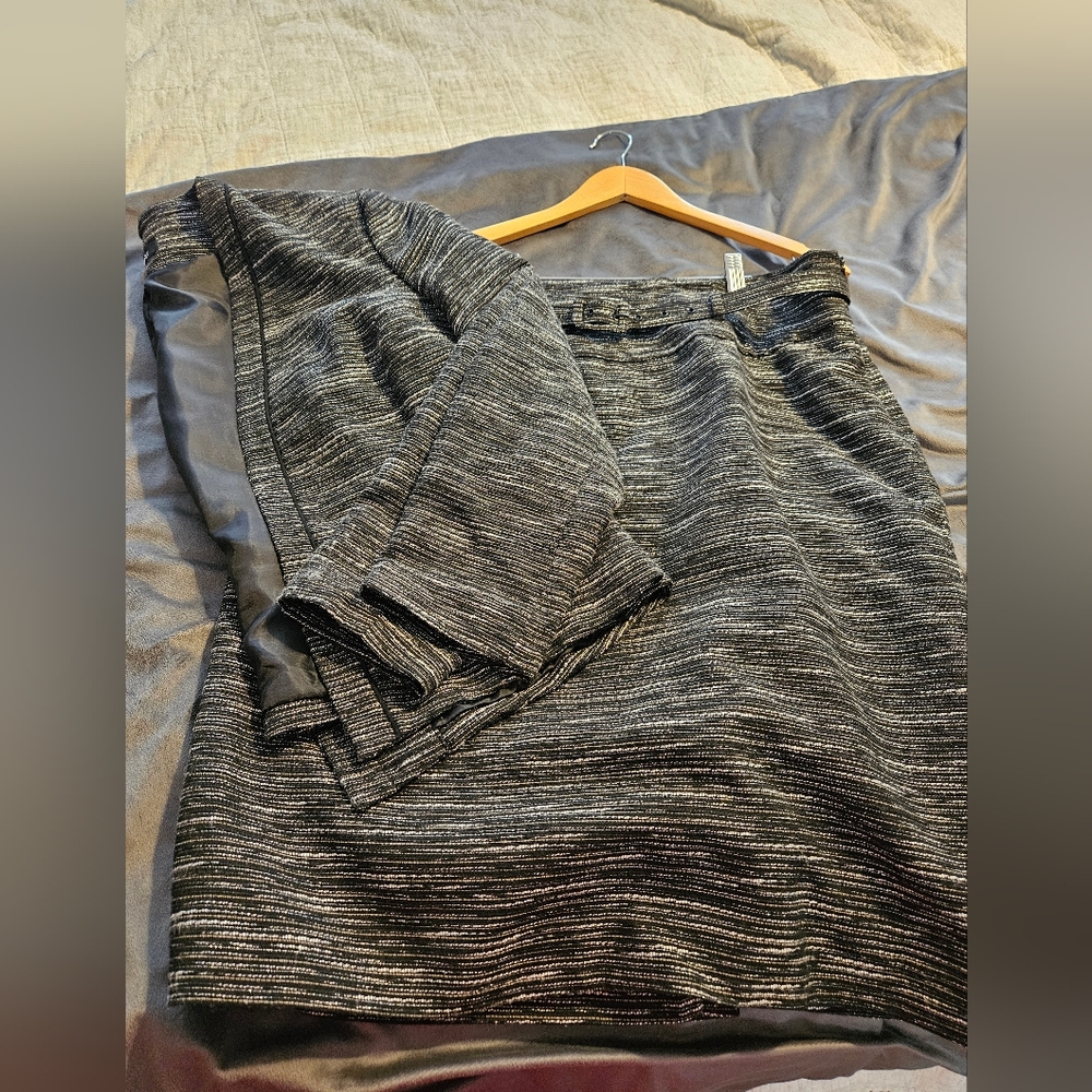 Stylish Gray Skirt and Blazer Set - size 16